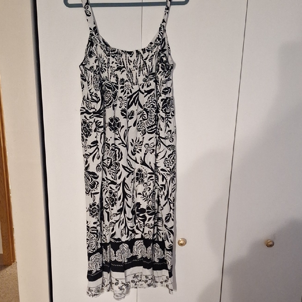 Knox Rose Black and White Floral Midi Dress - Picture 6 of 8